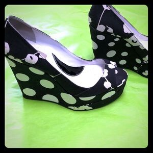 KENZO Bk/White strapless platform wedges peep toe